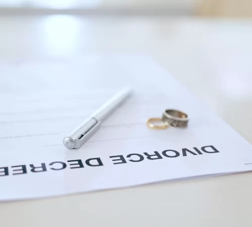 divorce-contract-and-pen-with-wedding-in-office-f-2026-01-09-10-40-17-utc