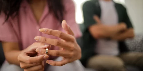 woman-s-hand-removes-wedding-ring-2026-01-09-11-02-27-utc